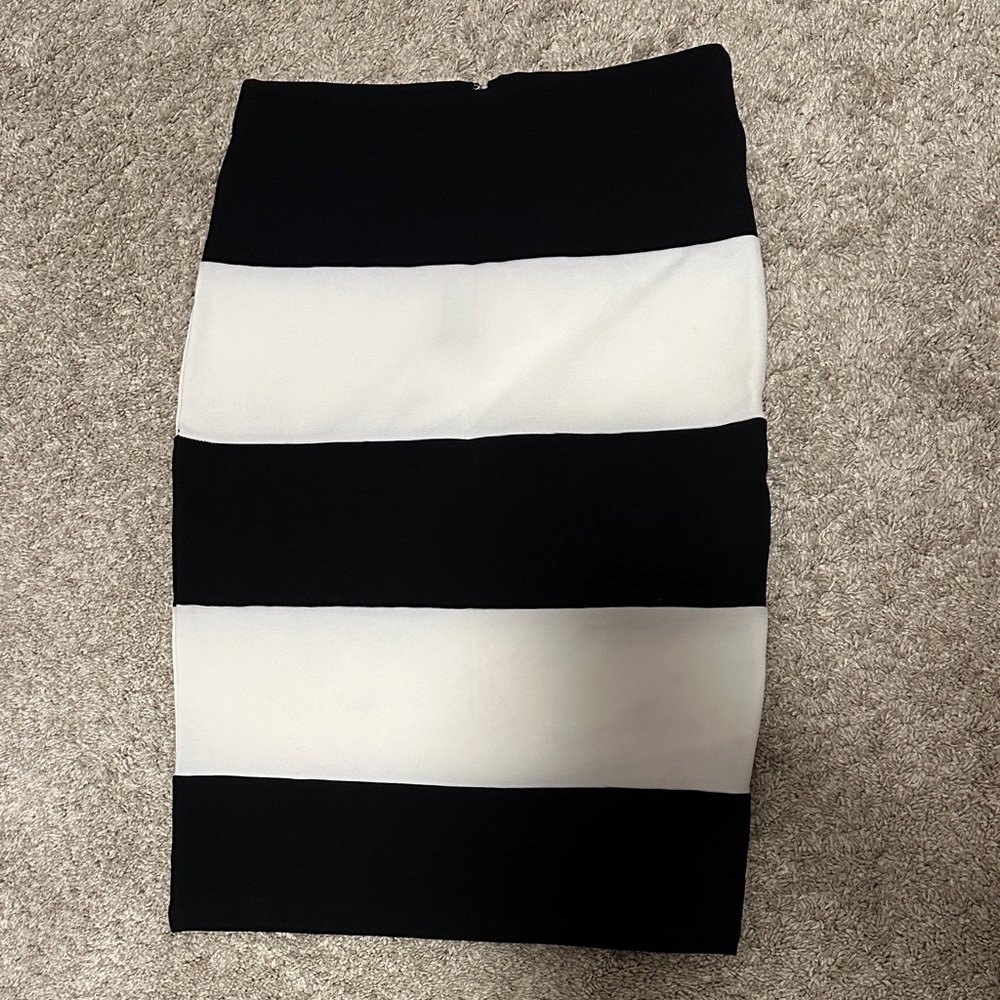 Black and White Striped Forever 21 Women's Skirt-XS